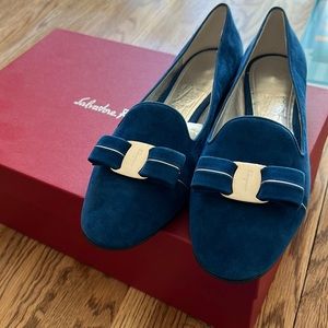 Authentic Salvatore Ferragamo Blue Suede Bow Flats 7 Women's Loafers Italy NIB